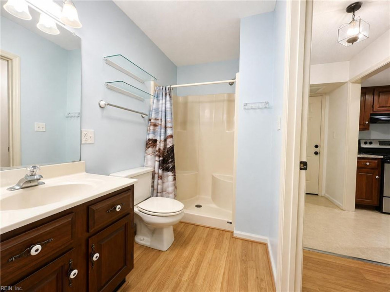 Photo 16 of 32 residential for sale in York County virginia