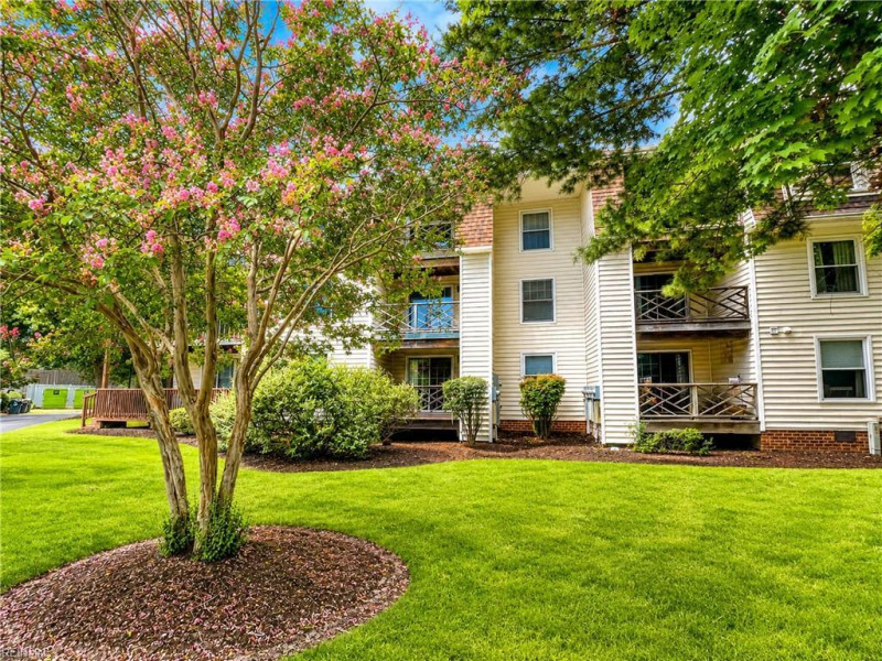 Photo 23 of 32 residential for sale in York County virginia