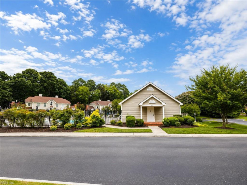 Photo 27 of 32 residential for sale in York County virginia