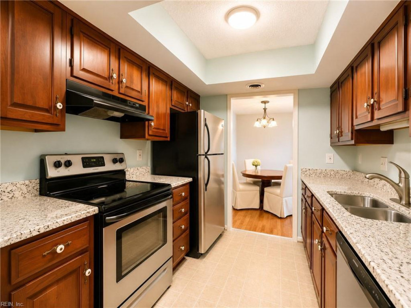 Photo 3 of 32 residential for sale in York County virginia