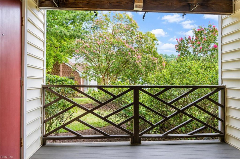 Photo 5 of 32 residential for sale in York County virginia
