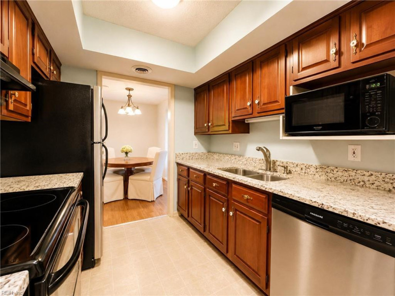 Photo 6 of 32 residential for sale in York County virginia