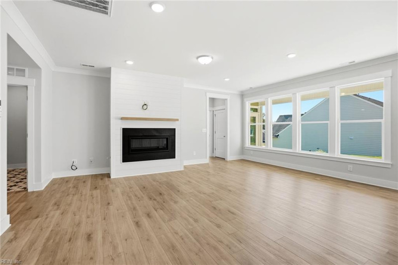 Photo 6 of 23 residential for sale in Suffolk virginia