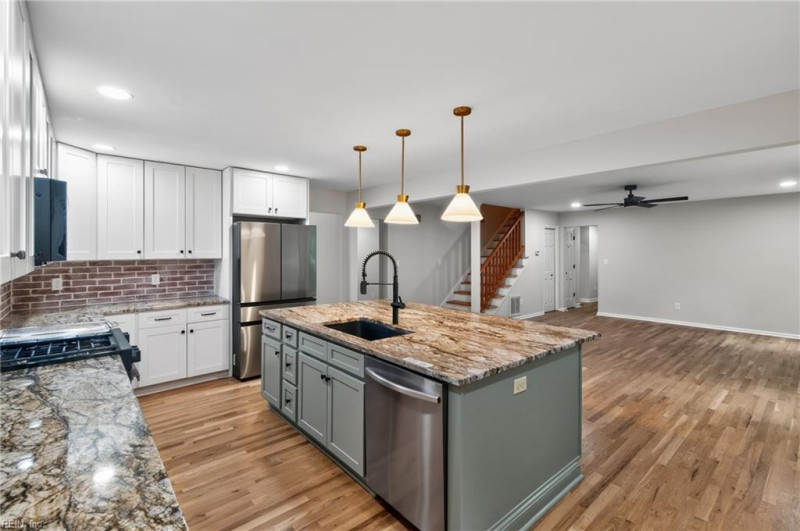 Photo 12 of 39 residential for sale in York County virginia