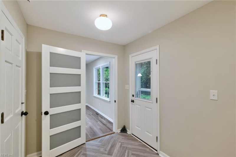 Photo 17 of 39 residential for sale in York County virginia