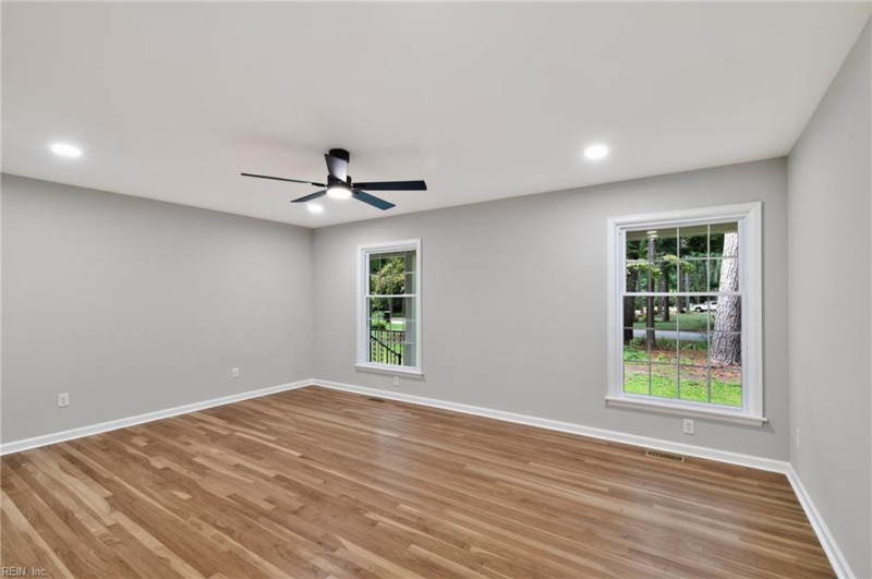 Photo 18 of 39 residential for sale in York County virginia