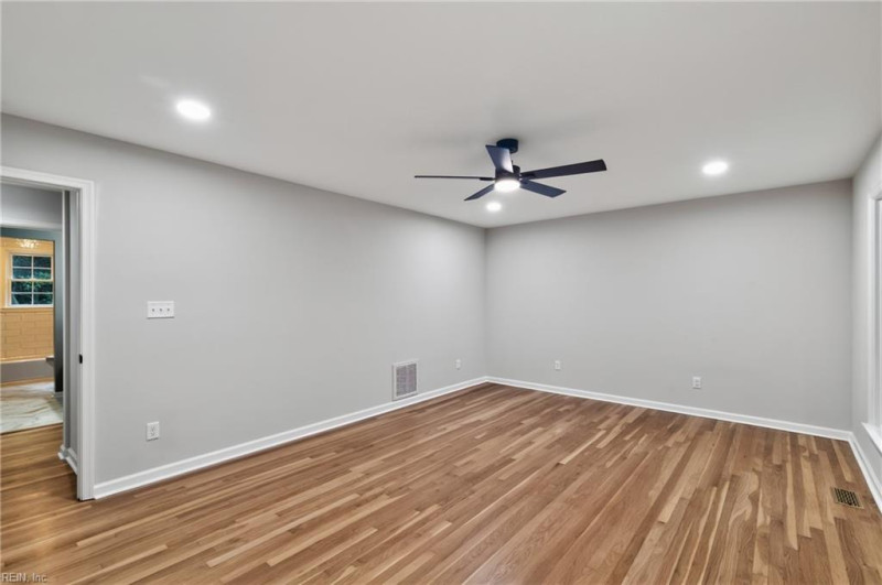 Photo 19 of 39 residential for sale in York County virginia