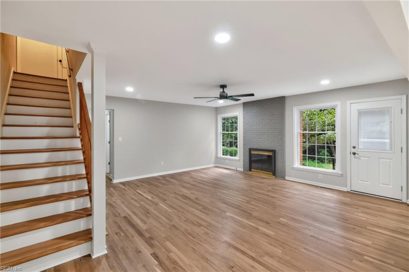 Photo 6 of 39 residential for sale in York County virginia