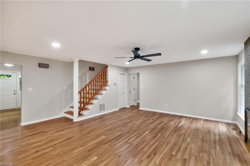 Photo 7 of 39 residential for sale in York County virginia
