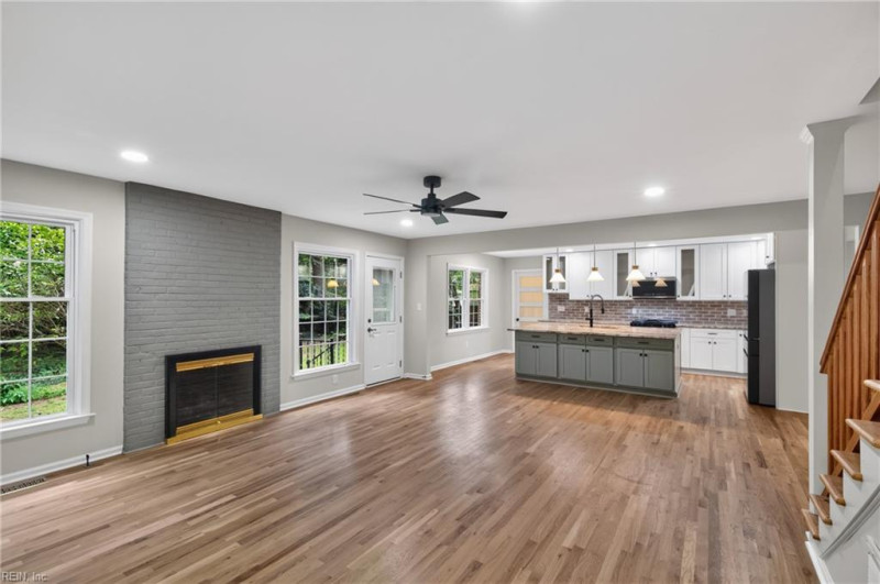 Photo 9 of 39 residential for sale in York County virginia