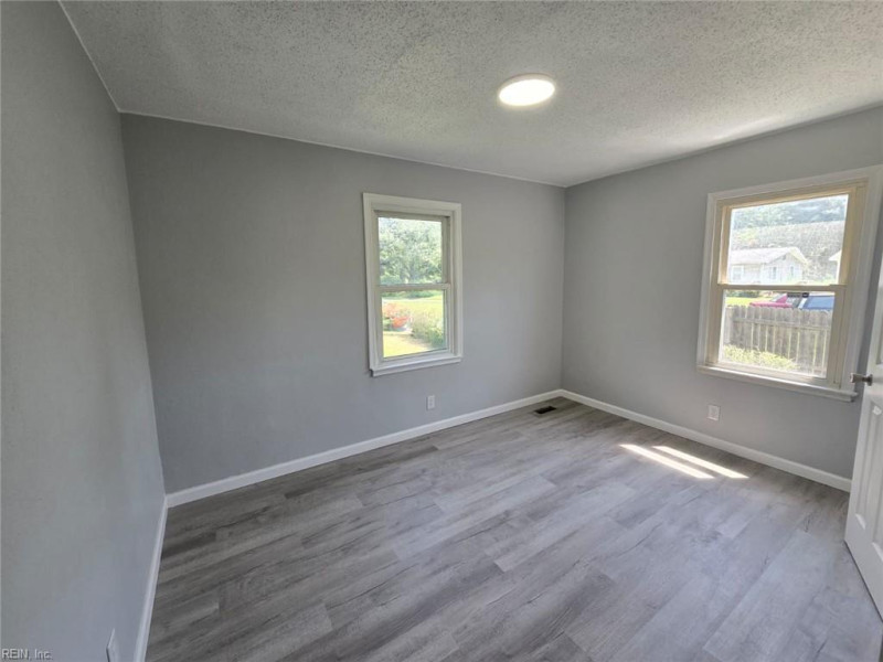 Photo 10 of 39 residential for sale in Portsmouth virginia