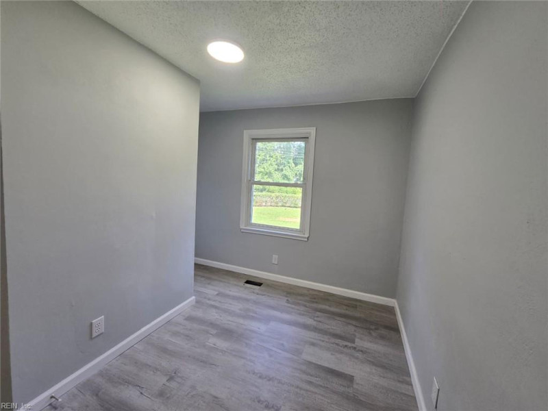Photo 11 of 39 residential for sale in Portsmouth virginia