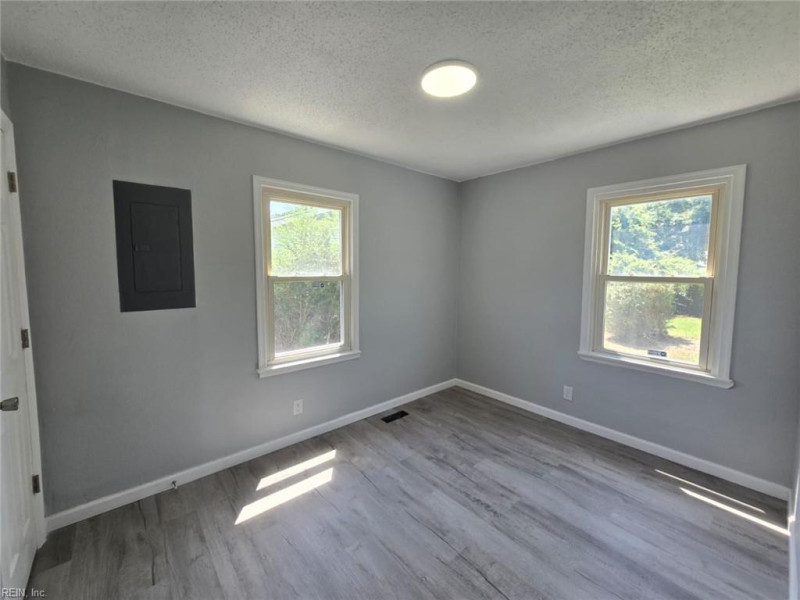 Photo 13 of 39 residential for sale in Portsmouth virginia