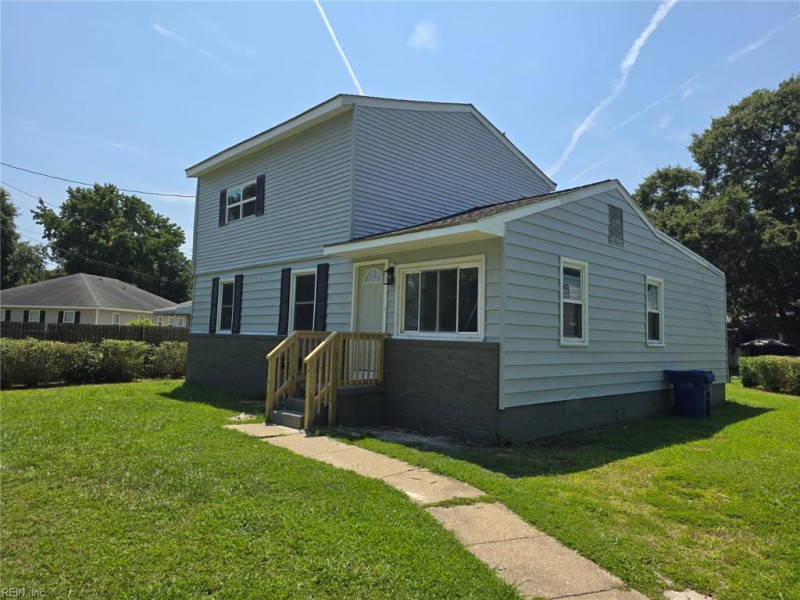Photo 2 of 39 residential for sale in Portsmouth virginia