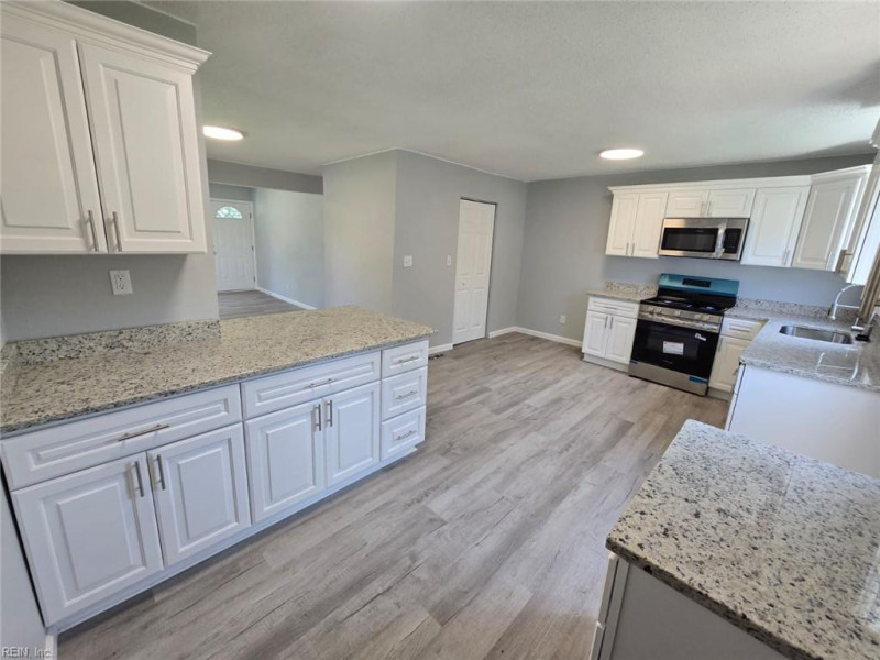 Photo 3 of 39 residential for sale in Portsmouth virginia