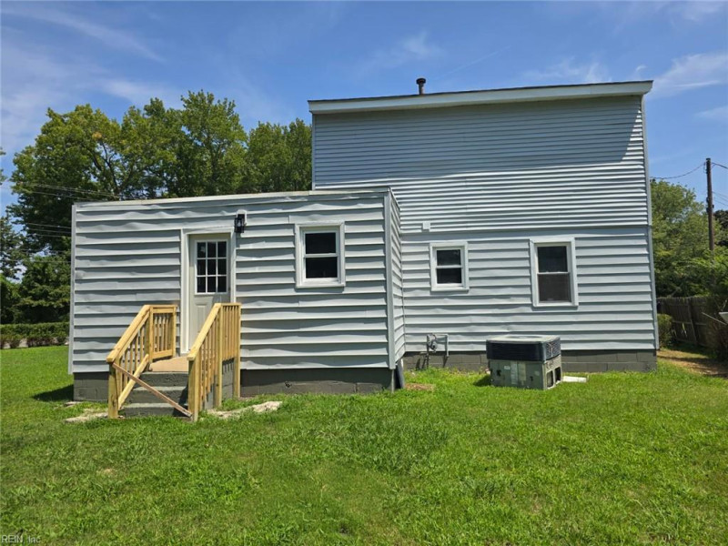 Photo 34 of 39 residential for sale in Portsmouth virginia