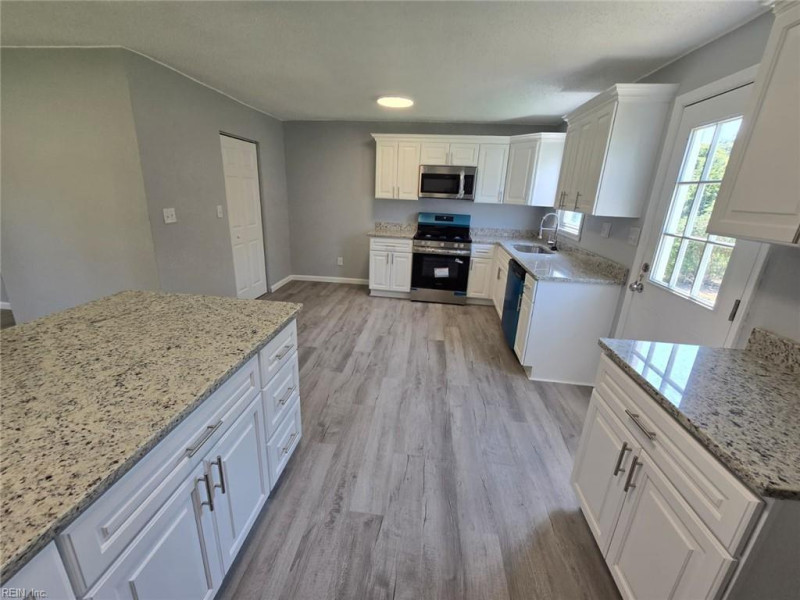 Photo 4 of 39 residential for sale in Portsmouth virginia