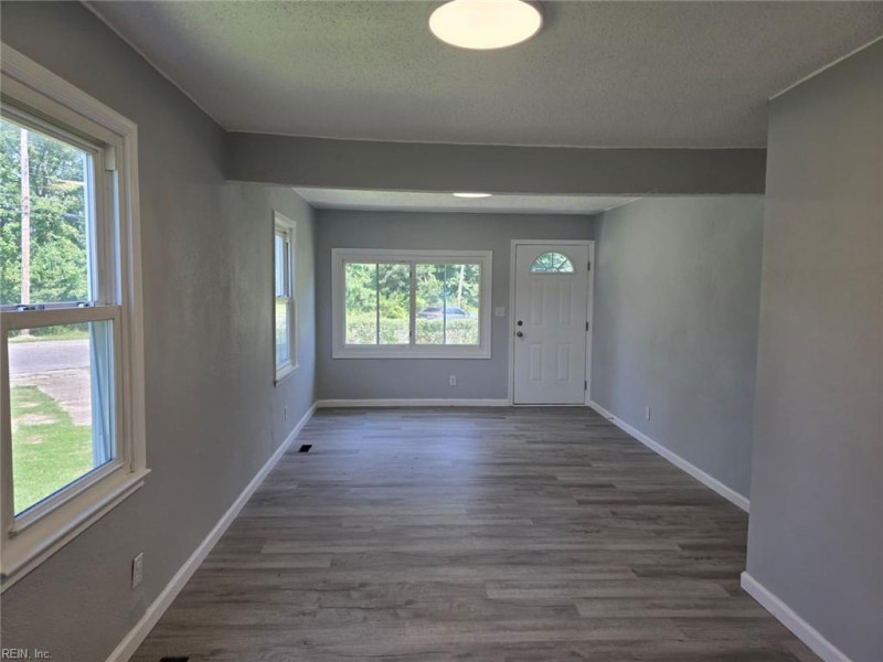 Photo 5 of 39 residential for sale in Portsmouth virginia
