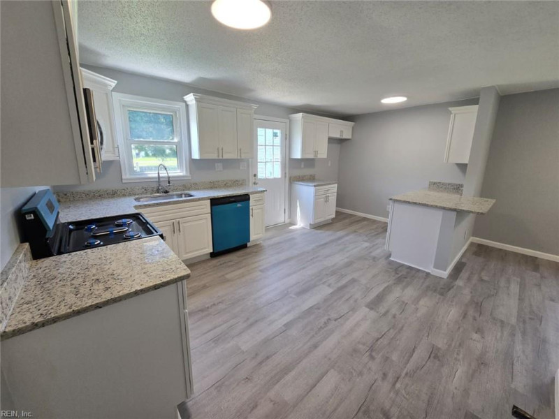 Photo 6 of 39 residential for sale in Portsmouth virginia