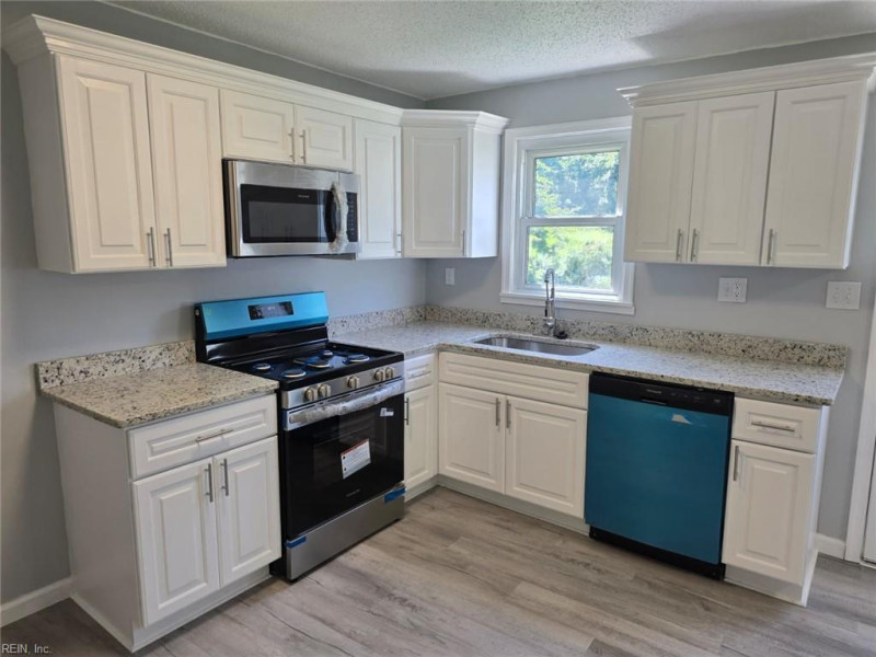 Photo 8 of 39 residential for sale in Portsmouth virginia