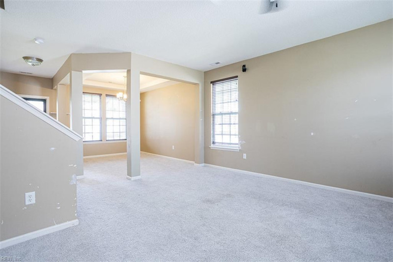 Photo 10 of 31 residential for sale in Chesapeake virginia