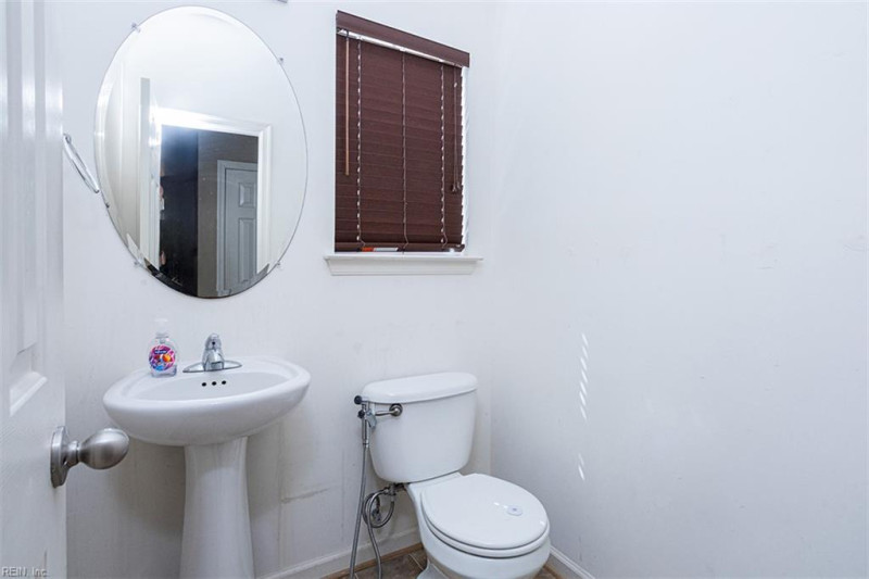 Photo 14 of 31 residential for sale in Chesapeake virginia