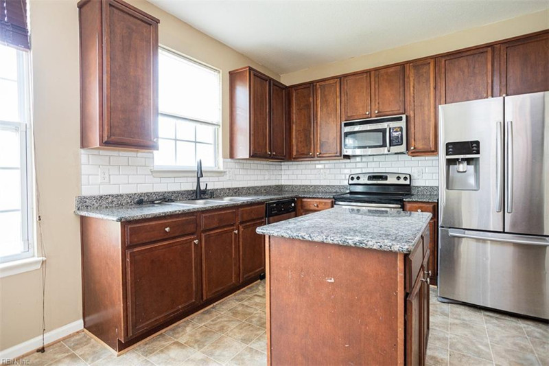 Photo 6 of 31 residential for sale in Chesapeake virginia