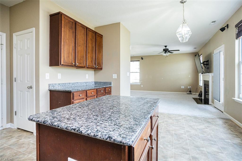 Photo 7 of 31 residential for sale in Chesapeake virginia