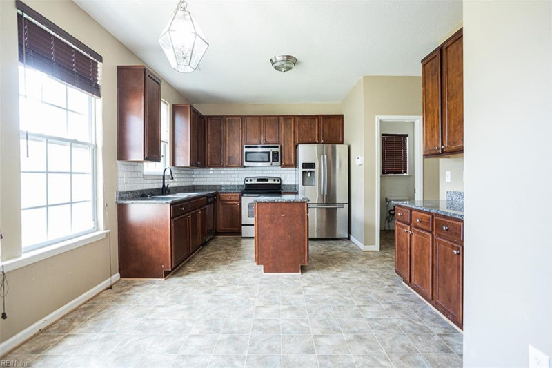 Photo 8 of 31 residential for sale in Chesapeake virginia