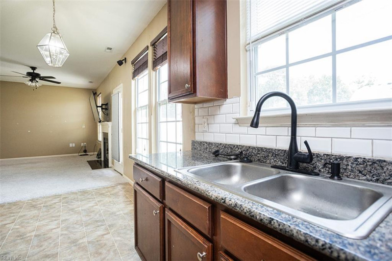 Photo 9 of 31 residential for sale in Chesapeake virginia