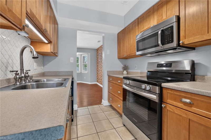 Photo 14 of 38 residential for sale in Virginia Beach virginia