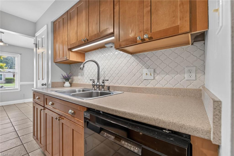 Photo 17 of 38 residential for sale in Virginia Beach virginia