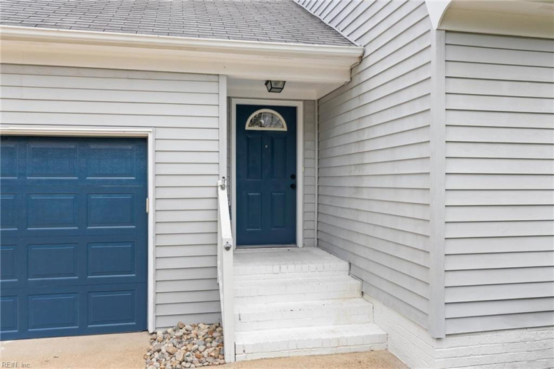 Photo 3 of 22 residential for sale in Chesapeake virginia