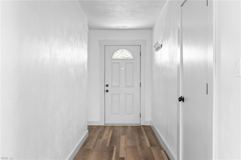 Photo 4 of 22 residential for sale in Chesapeake virginia