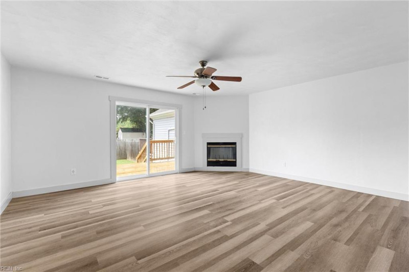 Photo 5 of 22 residential for sale in Chesapeake virginia