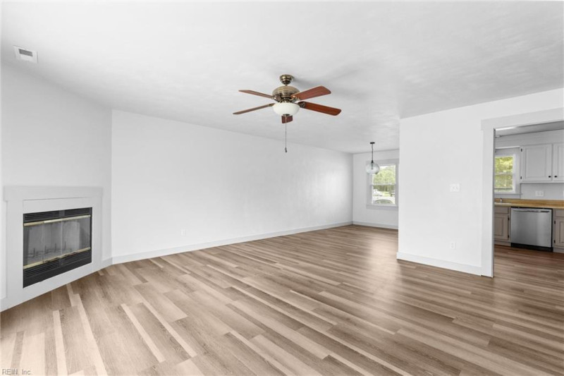 Photo 6 of 22 residential for sale in Chesapeake virginia