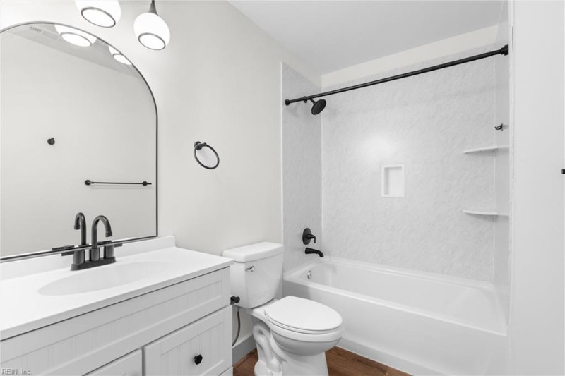 Photo 8 of 22 residential for sale in Chesapeake virginia