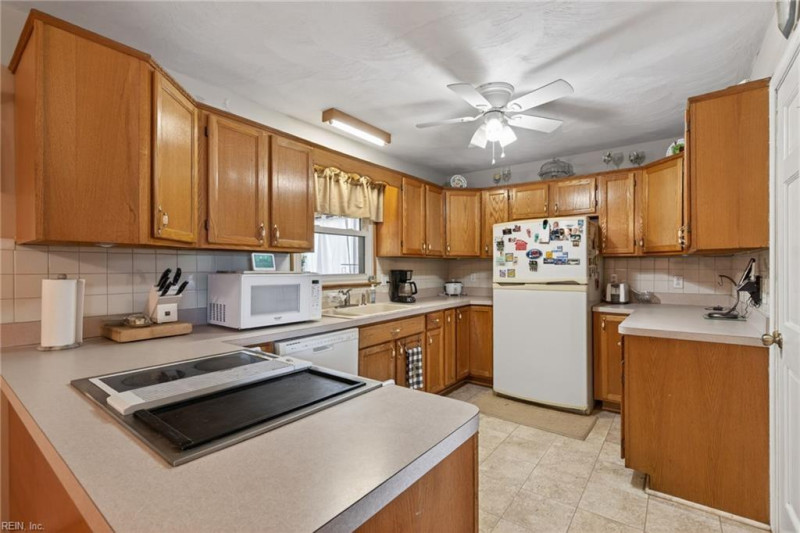 Photo 19 of 38 residential for sale in Chesapeake virginia