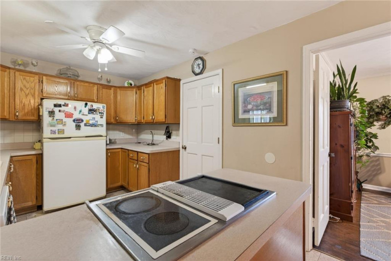 Photo 20 of 38 residential for sale in Chesapeake virginia