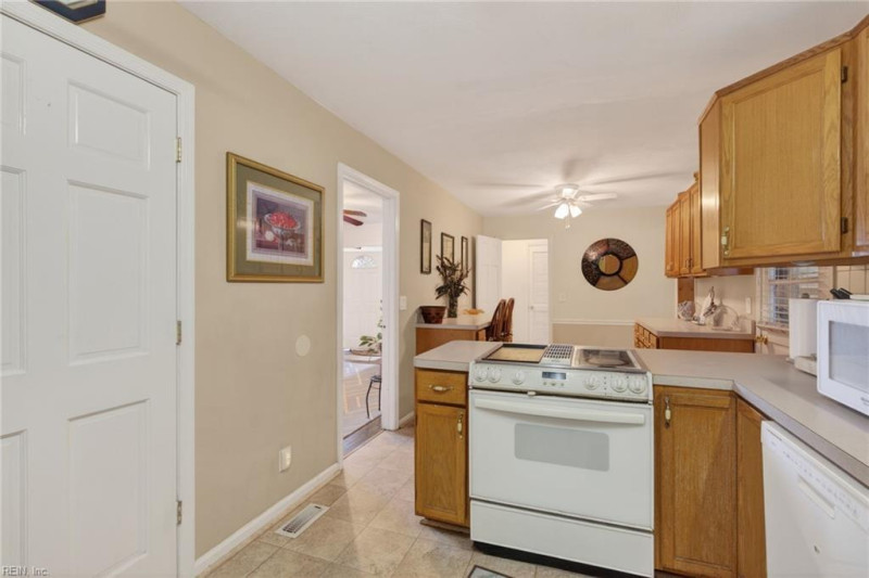 Photo 21 of 38 residential for sale in Chesapeake virginia