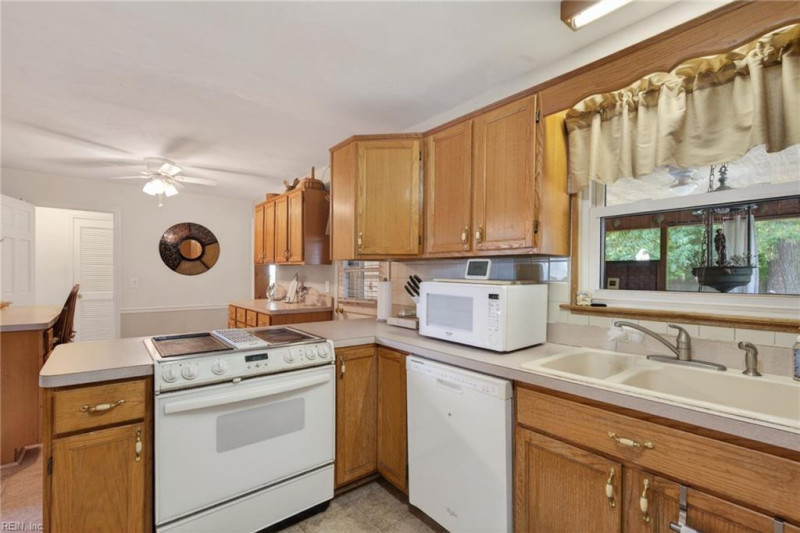 Photo 22 of 38 residential for sale in Chesapeake virginia
