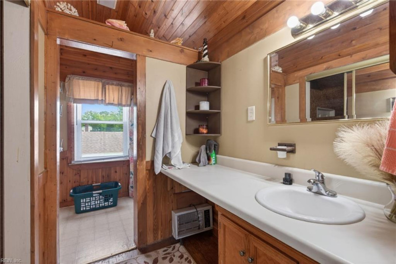 Photo 27 of 38 residential for sale in Chesapeake virginia