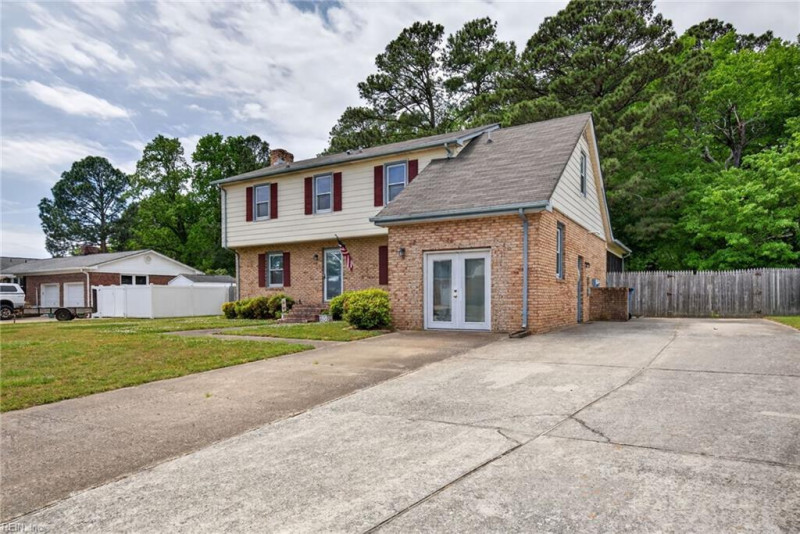 Photo 3 of 38 residential for sale in Chesapeake virginia