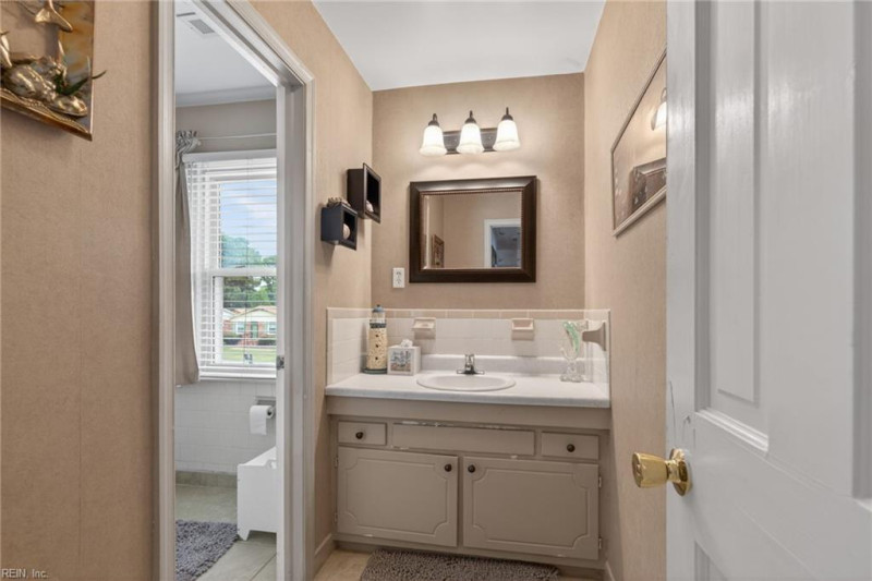 Photo 33 of 38 residential for sale in Chesapeake virginia
