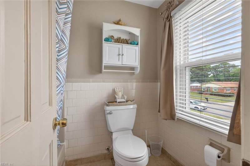 Photo 34 of 38 residential for sale in Chesapeake virginia