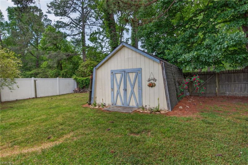 Photo 37 of 38 residential for sale in Chesapeake virginia