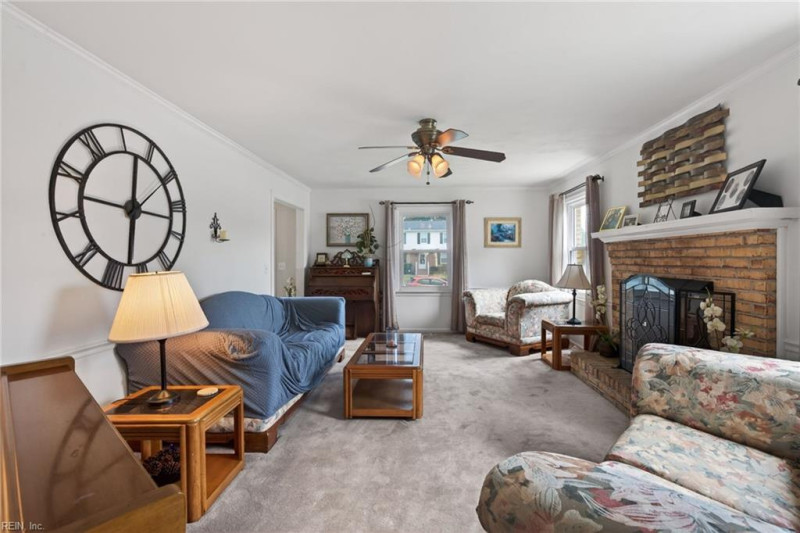 Photo 7 of 38 residential for sale in Chesapeake virginia