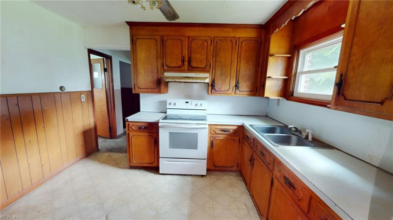 Photo 10 of 42 residential for sale in Suffolk virginia
