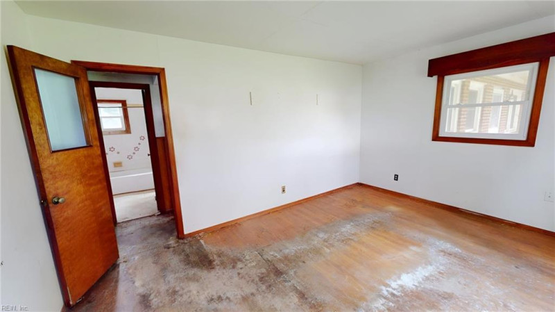 Photo 4 of 42 residential for sale in Suffolk virginia