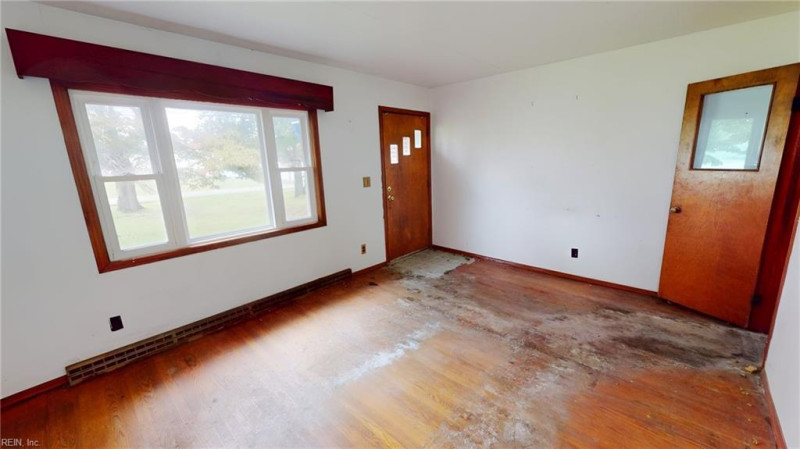 Photo 5 of 42 residential for sale in Suffolk virginia